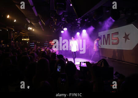 London, UK. 01. Sep, 2015. Die uns die "nächste dominante" Boygroup, IM5 spielen Londons unter The Bridge Venue, Stamford Bridge, Fulham, London, UK.  Die Band von gegründet von DSDS-Erfinder Simon Fuller, Medienikone Perez Hilton zusammengestellt wurden und gefeierte Tour Regisseur Jamie King.  Im Bild: die Band auf der Bühne Credit: David Lager/Alamy Live News Stockfoto