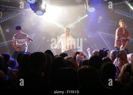 London, UK. 01. Sep, 2015. Die uns die "nächste dominante" Boygroup, IM5 spielen Londons unter The Bridge Venue, Stamford Bridge, Fulham, London, UK.  Die Band von gegründet von DSDS-Erfinder Simon Fuller, Medienikone Perez Hilton zusammengestellt wurden und gefeierte Tour Regisseur Jamie King.  Im Bild: die Band auf der Bühne Credit: David Lager/Alamy Live News Stockfoto