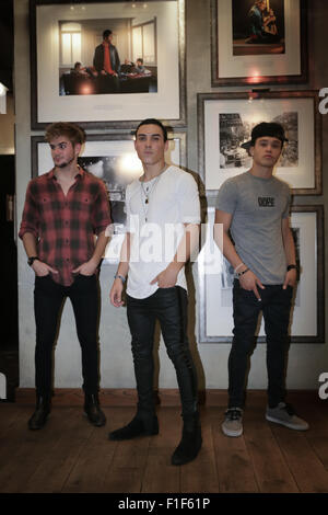 London, UK. 01. Sep, 2015. Die uns die "nächste dominante" Boygroup, IM5 spielen Londons unter The Bridge Venue, Stamford Bridge, Fulham, London, UK.  Die Band von gegründet von DSDS-Erfinder Simon Fuller, Medienikone Perez Hilton zusammengestellt wurden und gefeierte Tour Regisseur Jamie King.  Im Bild: Band Foto-Shooting, hinter den Kulissen. Bildnachweis: David Lager/Alamy Live-Nachrichten Stockfoto