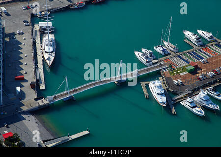 Wynyard Crossing Bridge, Viaduct Harbour, Auckland Waterfront, Auckland, Nordinsel, Neuseeland - Antenne Stockfoto