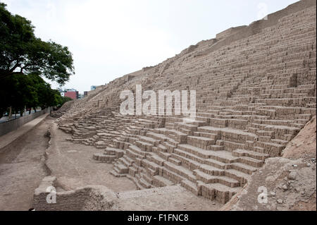 Pyramide der Huaca Pucllana Stockfoto