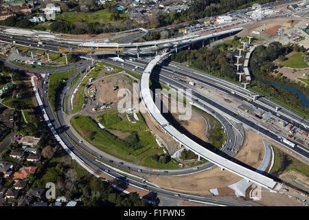 Nordwesten Autobahn und der Bau von Waterview Verbindung, Auckland, Nordinsel, Neuseeland - Antenne Stockfoto