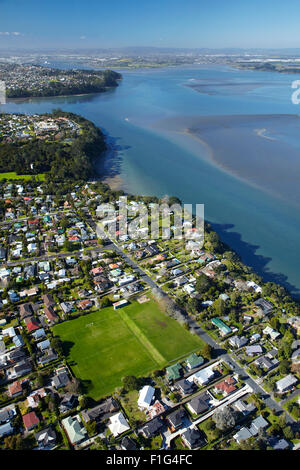 Green Bay Domain, Green Bay und Manukau Harbour, Auckland, Nordinsel, Neuseeland - Antenne Stockfoto