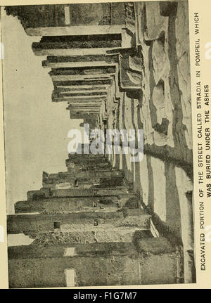 Ein historischer Bericht über das Erdbeben und den Brand in San Francisco mit zusätzlichen grafischen Beschreibungen vulkanischer Eruptionen, einschließlich des Vesuvs. Das Buch erforscht die Ursachen von Erdbeben und Eruptionen und bietet detaillierte Skizzen und Illustrationen aus dem frühen 20. Jahrhundert und beleuchtet die Naturkatastrophen, die die Geschichte geprägt haben. Stockfoto