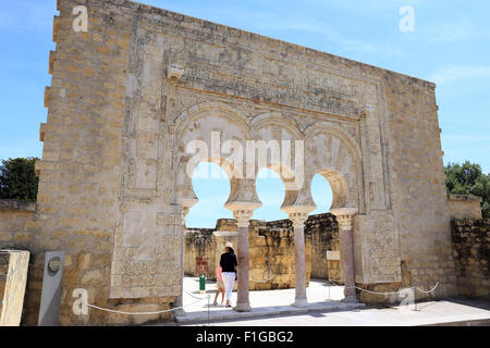 Der gewölbte Eingang in das Haus des Ya'far, Medina Azahara (Madinat az-Zahra arabischen Musselin mittelalterlichen Palast-Stadt), Córdoba, Spanien. Stockfoto