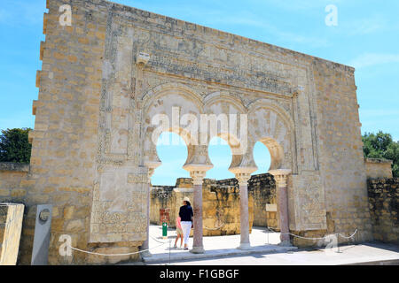 Der gewölbte Eingang in das Haus des Ya'far, Medina Azahara (Madinat az-Zahra arabischen Musselin mittelalterlichen Palast-Stadt), Córdoba, Spanien. Stockfoto