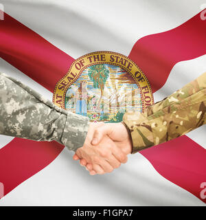 Soldaten-Handshake und US Zustand-Markierungsfahne - Florida Stockfoto
