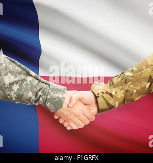 Soldaten-Handshake und US Zustand-Markierungsfahne - Texas Stockfoto
