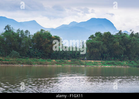 Vietnam Hochland Fluss, dem zentralen Hochland von Vietnam nahe dem Dorf von Meinem Sohn auf dem Thu Bon Fluss gesehen, Central Coast, Vietnam Stockfoto