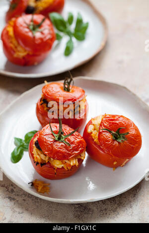 Tomaten gefüllt mit Reis ein Pinienkerne Stockfoto