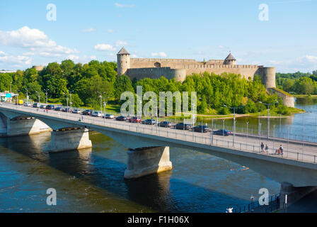 Brücke zwischen Narva, Estland und Russland Ivangorod über Fluss Narva, Europa Stockfoto