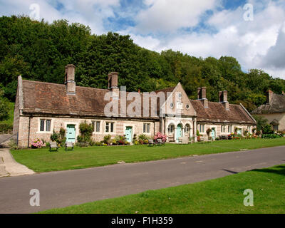 Die Armenhäuser in Milton Abbas, Dorset, Großbritannien Stockfoto