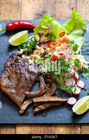 Orientalischen Stil Rindfleischsalat Stockfoto