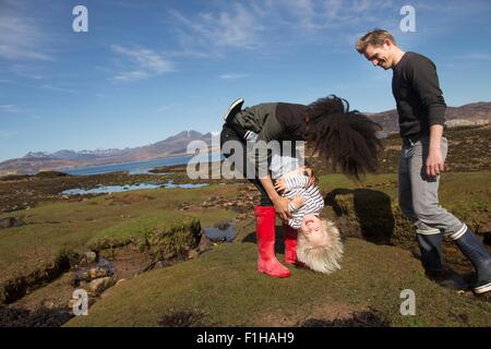 Mutter, Sohn, Loch Eishort, Isle Of Skye, Hebriden, Schottland kitzeln Stockfoto