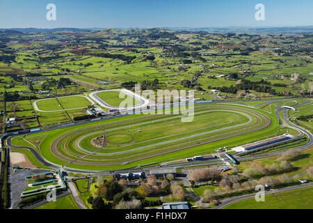 City Park Raceway mit Motor und Pferderennen Schaltungen, City, South Auckland, Nordinsel, Neuseeland - Antenne Stockfoto