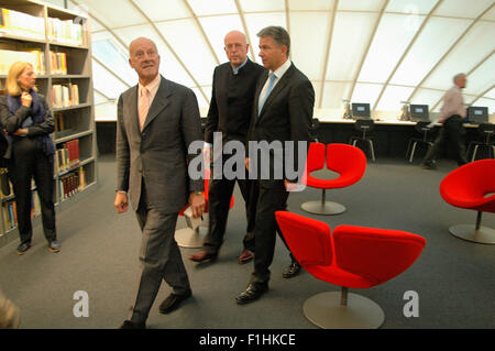 der britischen Star-Architekt Norman Foster, der Präsident der Freien Universität Dieter Lenzen, Klaus Wowereit - Feierliche E Stockfoto