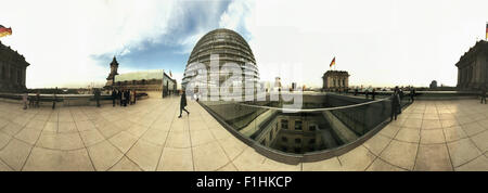 360 Grad Panorama: Auf Dem Dach des Vom Britischen Star-Architekten Sir Norman Foster Umgestalteten Reichstagsgebaeudes / 360 deg Stockfoto