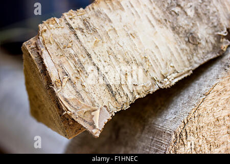 Trockenes Scheitholz meldet sich in einem Haufen Stockfoto