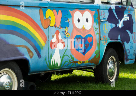 VW Volkswagen Camper van Liebe Bus Hippie-Stil gemalt Stockfoto