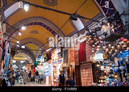 Türkei, ISTANBUL: Der große Basar (Kapalıçarşı) in Istanbul ist eines der größten überdachten Märkte der Welt mit 60 Straßen Stockfoto