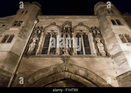 Detail des Gateways in Worcester in der Nacht Stockfoto