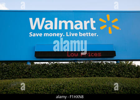 Ein Logo Zeichen außerhalb der Walmart-zentrale, bekannt als das Home-Office in Bentonville, Arkansas am 18. August 2015. Stockfoto