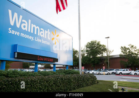 Ein Logo Zeichen außerhalb der Walmart-zentrale, bekannt als das Home-Office in Bentonville, Arkansas am 18. August 2015. Stockfoto