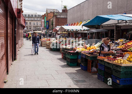 Obst und Gemüse Verkäufer Stände Inverkehrbringen Moore Street im Stadtzentrum von Dublin Irland 1916 Easter rising Fluchtweg von gpo Stockfoto