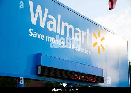 Ein Logo Zeichen außerhalb der Walmart-zentrale, bekannt als das Home-Office in Bentonville, Arkansas am 18. August 2015. Stockfoto