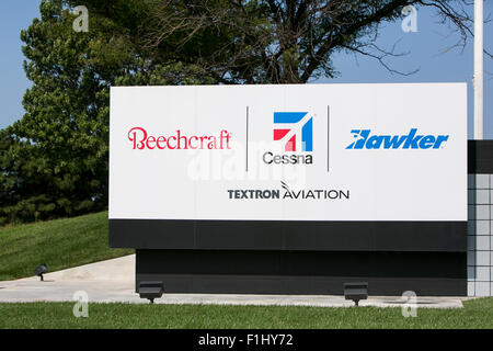 Ein Logo Zeichen außerhalb der Hauptsitz der Cessna Aircraft Company in Wichita, Kansas, am 22. August 2015. Das Unternehmen ist ein Stockfoto