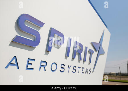 Ein Logo Zeichen außerhalb der Hauptsitz von Spirit AeroSystems, Inc., in Wichita, Kansas, am 22. August 2015. Stockfoto