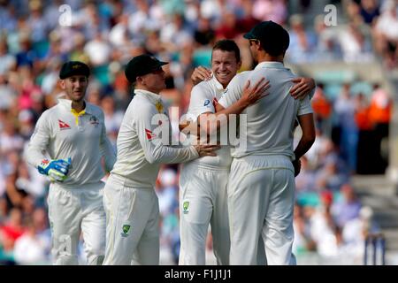 Australiens Peter Siddle feiert Entlassung Englands Adam Lyth tagsüber zwei der Baureihe Investec Asche Test Match zwischen England und Australien auf das Oval in London. 21. August 2015. James Boardman / Tele Bilder + 44 7967 642437 Stockfoto