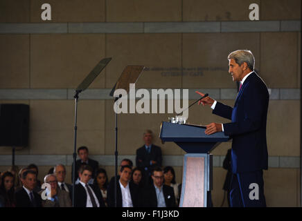 Philadelphia, USA. 2. Sep, 2015. US-Außenminister John Kerry hält eine Rede auf das Nuklearabkommen mit dem Iran an das National Constitution Center in Philadelphia, Pennsylvania, USA, 2. September 2015. US-Außenminister John Kerry am Mittwoch versucht, Unterstützung für den Iran Nuklearabkommen zu erweitern, nachdem die Verwaltung mindestens des Kongresses Stimmen erforderlich, um das Geschäft am Leben gewonnen. Bildnachweis: Yin Bogu/Xinhua/Alamy Live-Nachrichten Stockfoto