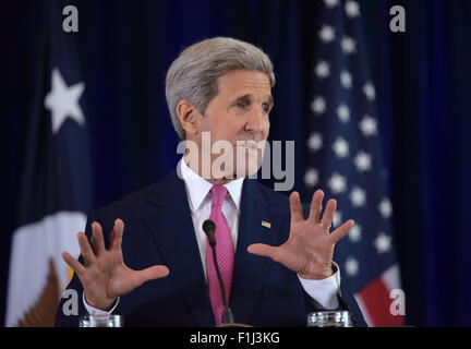 Philadelphia, USA. 2. Sep, 2015. US-Außenminister John Kerry hält eine Rede auf das Nuklearabkommen mit dem Iran an das National Constitution Center in Philadelphia, Pennsylvania, USA, 2. September 2015. US-Außenminister John Kerry am Mittwoch versucht, Unterstützung für den Iran Nuklearabkommen zu erweitern, nachdem die Verwaltung mindestens des Kongresses Stimmen erforderlich, um das Geschäft am Leben gewonnen. Bildnachweis: Yin Bogu/Xinhua/Alamy Live-Nachrichten Stockfoto