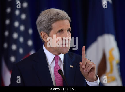 Philadelphia, USA. 2. Sep, 2015. US-Außenminister John Kerry hält eine Rede auf das Nuklearabkommen mit dem Iran an das National Constitution Center in Philadelphia, Pennsylvania, USA, 2. September 2015. US-Außenminister John Kerry am Mittwoch versucht, Unterstützung für den Iran Nuklearabkommen zu erweitern, nachdem die Verwaltung mindestens des Kongresses Stimmen erforderlich, um das Geschäft am Leben gewonnen. Bildnachweis: Yin Bogu/Xinhua/Alamy Live-Nachrichten Stockfoto