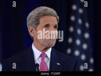 Philadelphia, USA. 2. Sep, 2015. US-Außenminister John Kerry hält eine Rede auf das Nuklearabkommen mit dem Iran an das National Constitution Center in Philadelphia, Pennsylvania, USA, 2. September 2015. US-Außenminister John Kerry am Mittwoch versucht, Unterstützung für den Iran Nuklearabkommen zu erweitern, nachdem die Verwaltung mindestens des Kongresses Stimmen erforderlich, um das Geschäft am Leben gewonnen. Bildnachweis: Yin Bogu/Xinhua/Alamy Live-Nachrichten Stockfoto