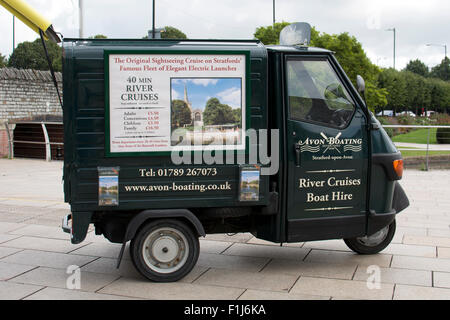 Piaggio Ape 50. Avon Bootfahren Werbung nutzen, London, UK Stockfoto