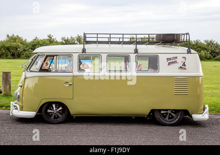 Klassische 60er Splitscreen-VW Camper Van UK Stockfoto