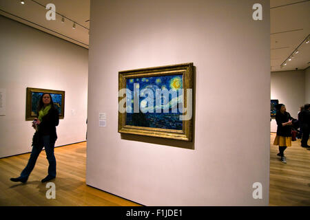 Das Öl auf Leinwand Gemälde mit dem Titel Sternennacht von Vincent Van Gogh im Museum of Modern Art in New York City Stockfoto