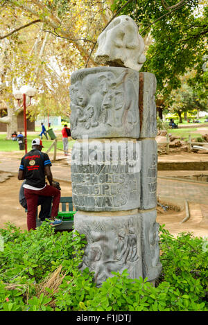 Steinzeit Elefanten Spalte im Zoopark, Unabhängigkeit Avenue, Windhoek (Windhuk), Khomas Region Republik Namibia Stockfoto