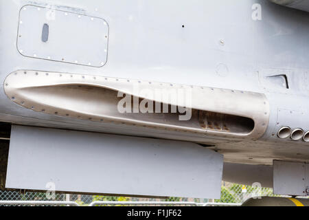 Manston airport Museum. Britische GR3 Jaguar Fighter, 30-mm-Kanonen DEFA-port, Aden 30 mm Kanone auf der unteren Rumpf. Stockfoto