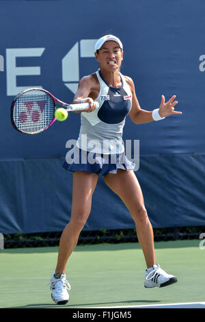 New York, USA. 2. Sep, 2015. Kimiko Date Krumm (JPN) Tennis: Kimiko Date-Krumm Japans in Aktion auf 2. Satz in der Frauen Doppel ersten Vorrundenspiel am US Open Tennisturnier an der USTA Billie Jean King National Tennis Center, Flushing Meadows in New York, Vereinigte Staaten von Amerika. Bildnachweis: Hiroaki Yamaguchi/AFLO/Alamy Live-Nachrichten Stockfoto