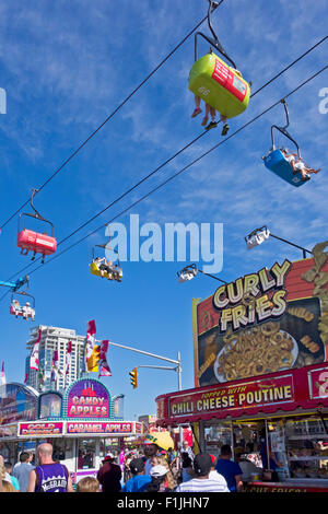 Sky Ride und Essen steht an der kanadischen nationalen Ausstellung CNE in Toronto, Ontario Kanada, Sommer 2015 Stockfoto