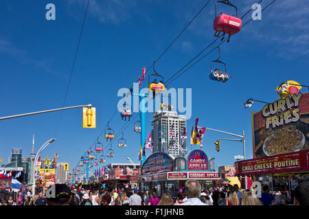 Sky Ride, Menschenmengen, Fast-Food Stände, an die kanadische nationale Ausstellung CNE in Toronto, Ontario Kanada, Sommer 2015 Stockfoto