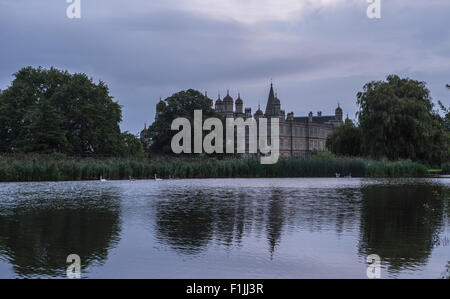 Stamford, UK. 3. September 2015. Burghley House in den frühen Morgen Regen am ersten Tag des Wettbewerbs auf der Land Rover Burghley Horse Trials 2015 Credit: Stephen Bartholomäus/Alamy Live News Stockfoto