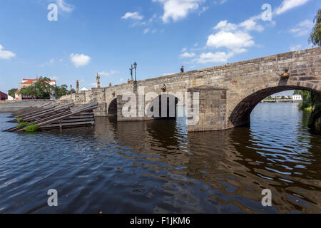 Die älteste gotische steinerne Brücke in der Tschechischen Republik. Über Flusses Otava, Pisek, Süd-Böhmen, Tschechische Republik, Europa Stockfoto