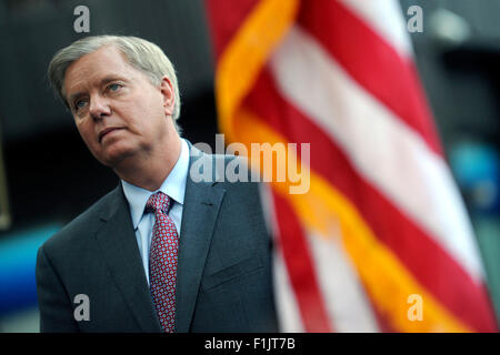 New York City. 1. Sep, 2015. Senator Lindsey Graham spricht bei einem "stoppen Iran Rallye" über den Iran Kernabkommen am 1. September 2015 in New York City. Graham ist eine der 16 republikanische Hoffnungsträger für die republikanische Nominierung zum Präsidentschaftskandidaten. Kongress ist bis zum 16. September offiziell unterstützen oder denunzieren die Allianz Deal/Bild © Dpa/Alamy Live-Nachrichten Stockfoto