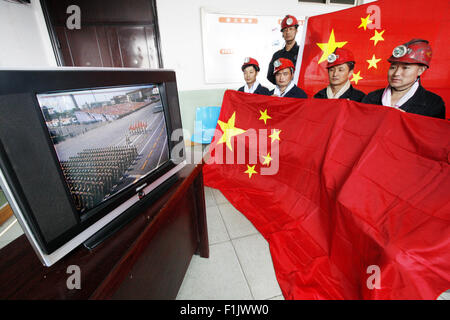 Huaibei, Anhui, China. 03rd Sep 2015. Bergleute Fernsehen auf der Parade in Huaibei, Provinz Anhui, China am 3. September 2015. China am Donnerstag statt Gedenken Aktivitäten, einschließlich einer großen Militärparade anlässlich der 70. Jahrestag des Sieges von dem chinesischen Volk Krieg des Widerstands gegen die japanische Aggression und den antifaschistischen Krieg. Bildnachweis: CPRESS PHOTO LIMITED/Alamy Live-Nachrichten Stockfoto