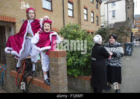 Jüdischen Purim-Fest feiern in Stamford Hügel, Nord-London, UK Stockfoto