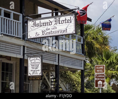 Rustikale Insel-Hotel und Restaurant ist ein Wahrzeichen von 1859 in den historischen Küsten Stadt von Cedar Key, Florida, USA, entlang des Golfs von Mexiko. Stockfoto